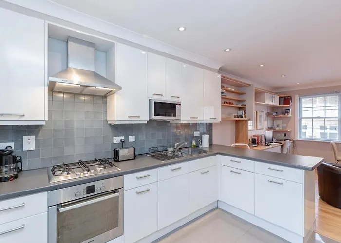 Beautiful 1 Bedroom Apartment In Victoria